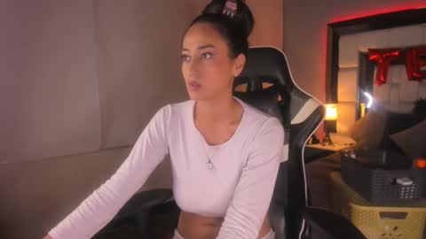 Snapshot of violetskinny chatting on 12, 3, 2025 violetskinny online show from 12, 3, 2025