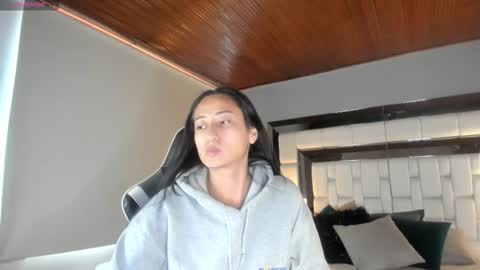 Snapshot of violetskinny chatting on 12, 9, 2025 violetskinny online show from 12, 9, 2025