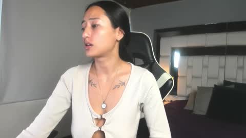 Snapshot of violetskinny chatting on 4, 12, 2025 violetskinny online show from 4, 12, 2025