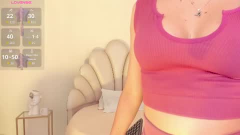 Snapshot of violetsky1_ chatting on 10, 7, 2026 VioletSky online show from 10, 7, 2026