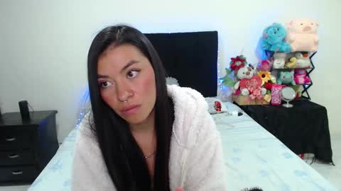 Snapshot of violett_flowers chatting on 3, 2, 2025 violeta  online show from 3, 2, 2025