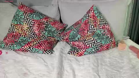 V I O L E T T E  online show from 16, 4, 2026