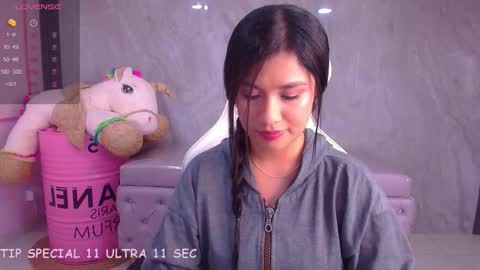 Snapshot of violetta_jhonson_v chatting on 7, 11, 2025 Violetta online show from 7, 11, 2025