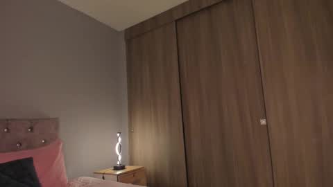 violetta independent model online show from 11, 3, 2025