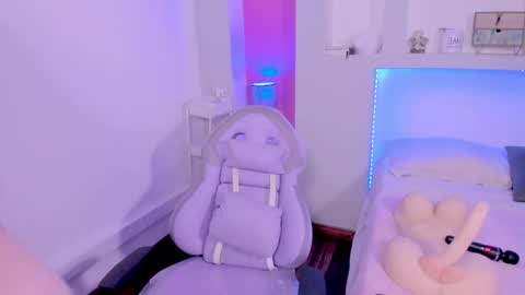 ViolettaBaker online show from 4, 2, 2025