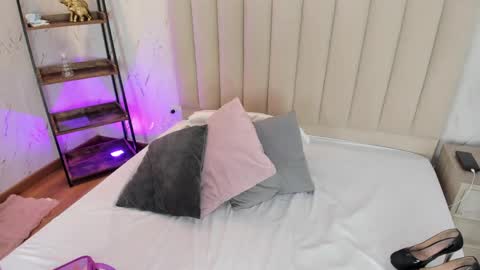 violettarousee online show from 7, 4, 2026