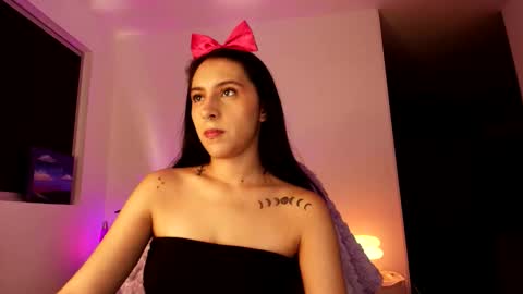 Violetta....Follow me in Twitter... online show from 14, 10, 2025