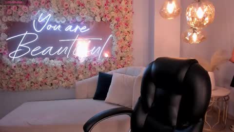 Snapshot of violettcastel chatting on 24, 9, 2025 Violett Castel online show from 24, 9, 2025