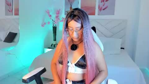 Snapshot of violette33 chatting on 9, 7, 2026 Violette online show from 9, 7, 2026