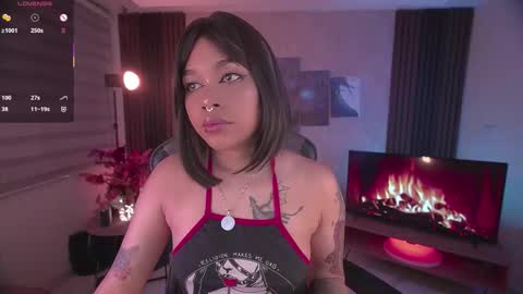 JULIE UWU online show from 7, 11, 2025