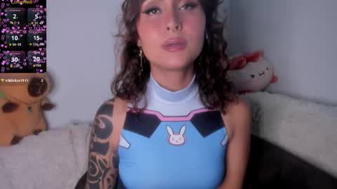 Snapshot of violetteramirez01 chatting on 21, 11, 2025 Violette online show from 21, 11, 2025