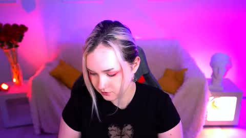 Snapshot of violettwoods chatting on 2, 6, 2026 Violett online show from 2, 6, 2026