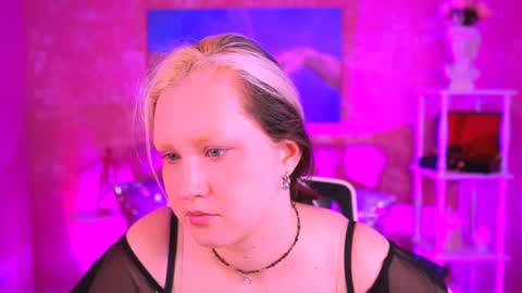 Snapshot of violettwoods chatting on 9, 6, 2026 Violett online show from 9, 6, 2026