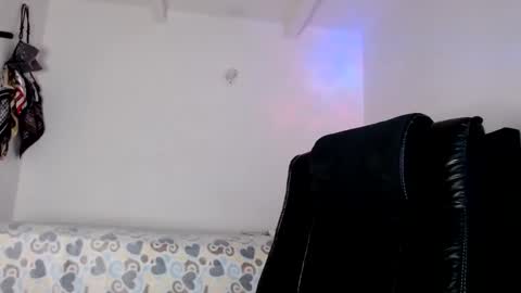 Snapshot of violetwitch05 chatting on 7, 1, 2025  Violet  online show from 7, 1, 2025