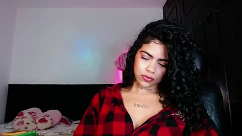 Snapshot of violetwitch05 chatting on 26, 9, 2025  Violet  online show from 26, 9, 2025