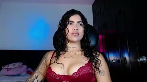 Snapshot of violetwitch05 chatting on 1, 10, 2025  Violet  online show from 1, 10, 2025