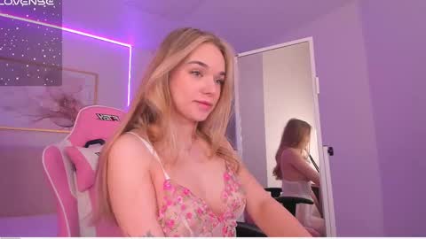 Snapshot of virrginchloee chatting on 25, 2, 2025 Chloe online show from 25, 2, 2025