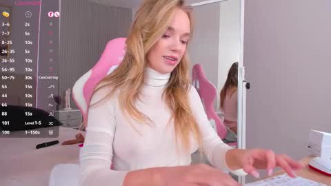 Snapshot of virrginchloee chatting on 29, 11, 2025 Chloe online show from 29, 11, 2025