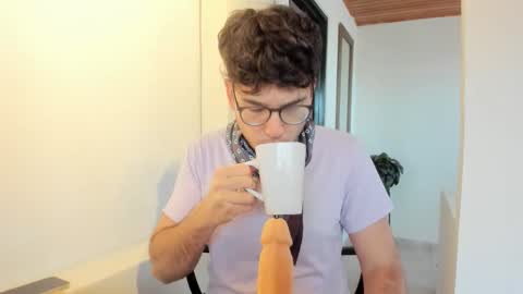 Vito Ferrer online show from 15, 11, 2025