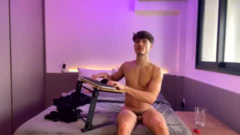 Snapshot of vitoraugustoxxx chatting on 10, 10, 2025 vitoraugustoxxx online show from 10, 10, 2025