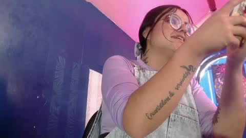 Snapshot of vitoria23_ chatting on 6, 6, 2026 victoria 3 online show from 6, 6, 2026
