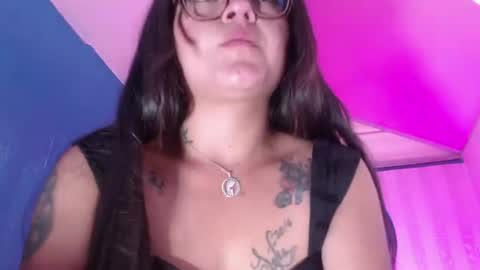 Snapshot of vitoria23_ chatting on 24, 6, 2026 victoria 3 online show from 24, 6, 2026