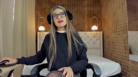 VittaaaPlease help me with your thumbs up its important  online show from 9, 1, 2025