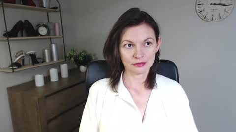 Vivian online show from 3, 2, 2025