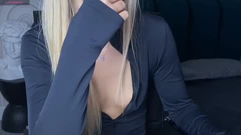 Vivian Evans online show from 11, 9, 2025