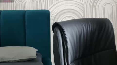 Vivian Evans online show from 14, 10, 2025