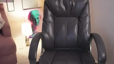 Vivian Evans online show from 12, 3, 2026