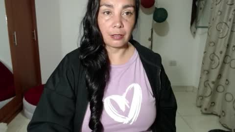 Snapshot of vivian_milf_paint chatting on 11, 9, 2025 vivian_milf_paint online show from 11, 9, 2025