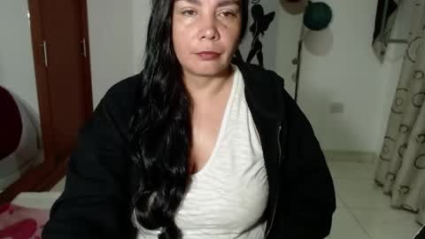 Snapshot of vivian_milf_paint chatting on 3, 10, 2025 vivian_milf_paint online show from 3, 10, 2025