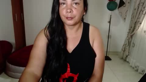 Snapshot of vivian_milf_paint chatting on 5, 1, 2026 vivian_milf_paint online show from 5, 1, 2026