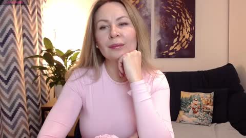 Vivian online show from 8, 12, 2024