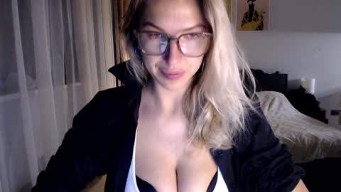 Snapshot of vivica_coke chatting on 22, 1, 2025 VI online show from 22, 1, 2025