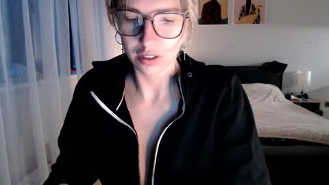 Snapshot of vivica_coke chatting on 17, 2, 2025 VI online show from 17, 2, 2025