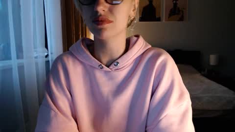 Snapshot of vivica_coke chatting on 4, 3, 2025 VI online show from 4, 3, 2025