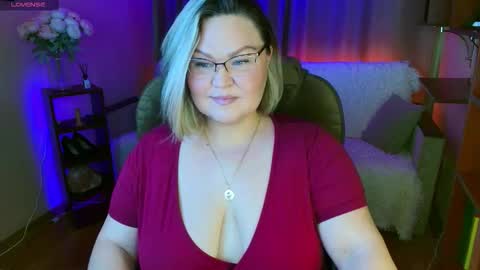 Snapshot of vivien__wet chatting on 17, 10, 2025 Vivien online show from 17, 10, 2025