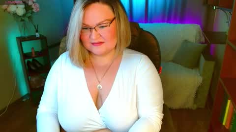 Snapshot of vivien__wet chatting on 1, 11, 2025 Vivien online show from 1, 11, 2025