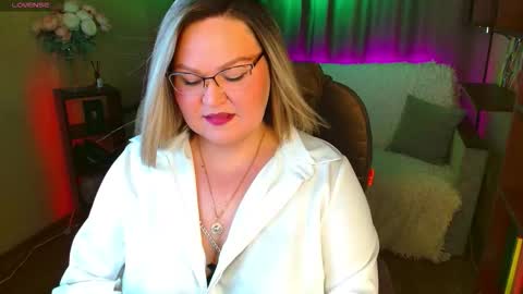 Snapshot of vivien__wet chatting on 22, 11, 2025 Vivien online show from 22, 11, 2025