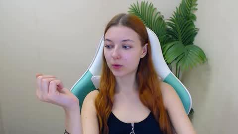 Snapshot of vivien_leight chatting on 12, 2, 2025 Vivien online show from 12, 2, 2025