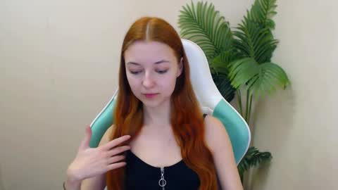 Snapshot of vivien_leight chatting on 18, 2, 2025 Vivien online show from 18, 2, 2025