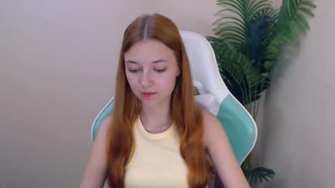 Snapshot of vivien_leight chatting on 8, 9, 2025 Vivien online show from 8, 9, 2025