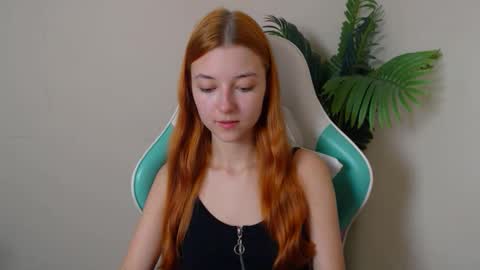 Snapshot of vivien_leight chatting on 24, 10, 2025 Vivien online show from 24, 10, 2025