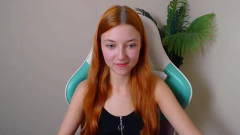 Snapshot of vivien_leight chatting on 27, 10, 2025 Vivien online show from 27, 10, 2025