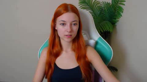 Snapshot of vivien_leight chatting on 12, 11, 2025 Vivien online show from 12, 11, 2025