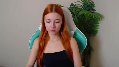 Snapshot of vivien_leight chatting on 26, 11, 2025 Vivien online show from 26, 11, 2025