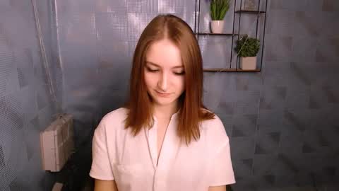 Snapshot of vivienalles_ chatting on 1, 12, 2024 vivienalles_ online show from 1, 12, 2024
