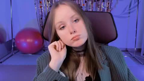 Vivien online show from 16, 2, 2025